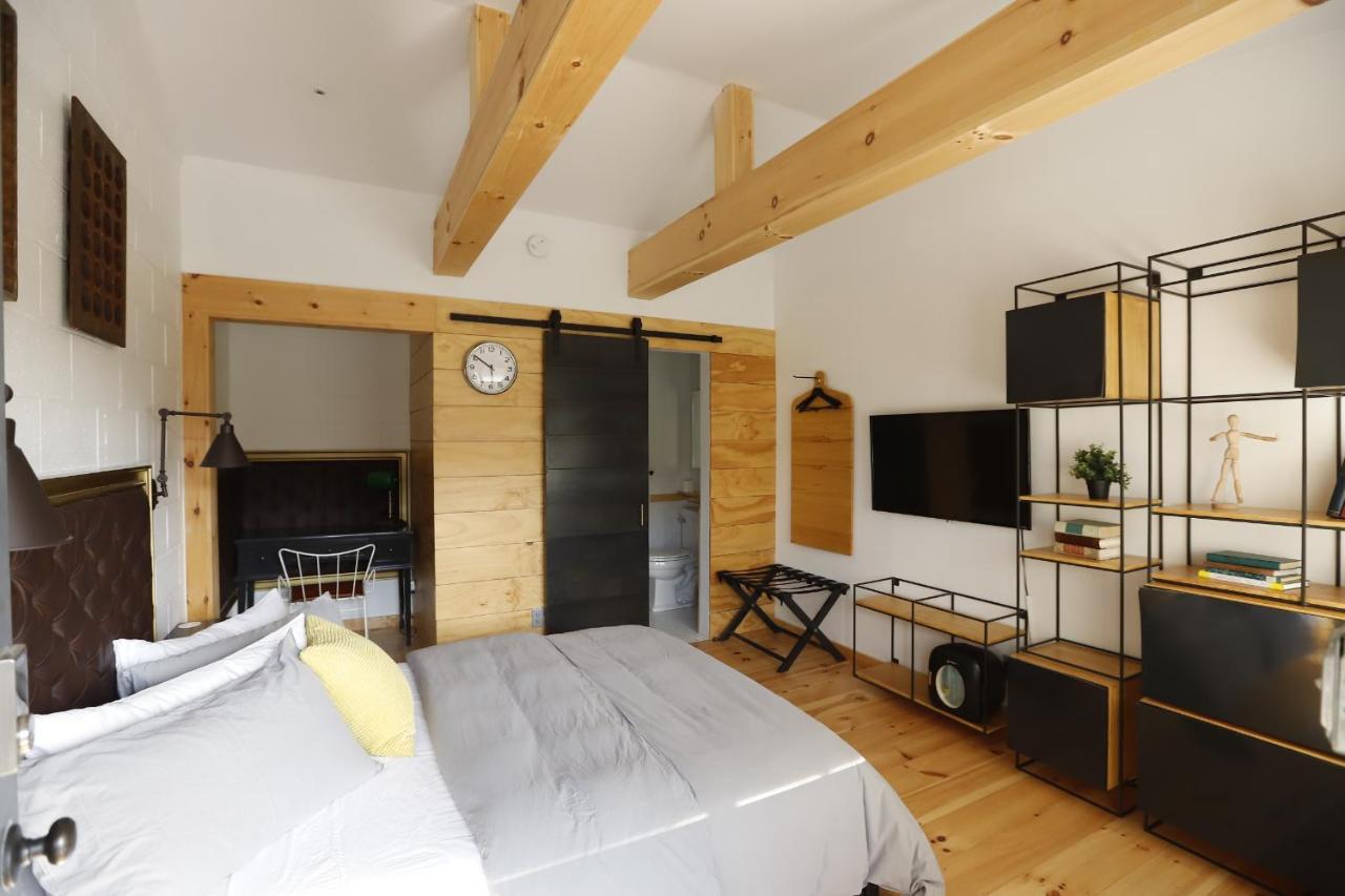 The Vine On Main Motel Stamford Екстериор снимка