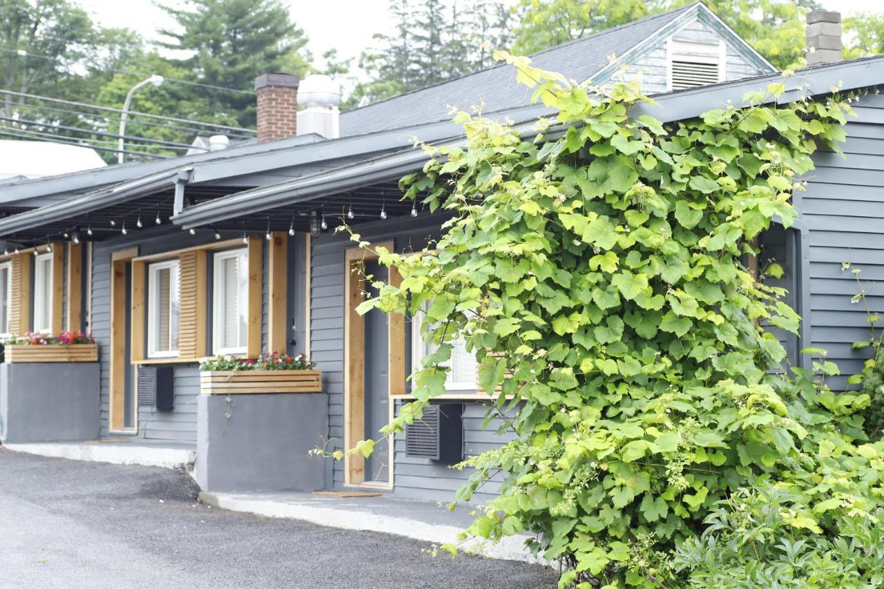 The Vine On Main Motel Stamford Екстериор снимка